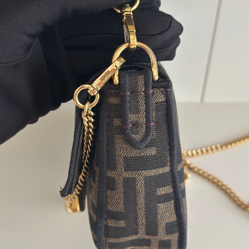 「🥖法棍包」 Fendi 迷你Baguette 棕色FF提花布料包款-14