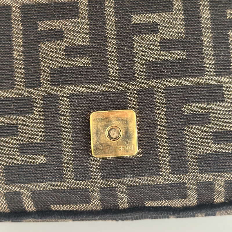 「🥖法棍包」 Fendi 迷你Baguette 棕色FF提花布料包款-16