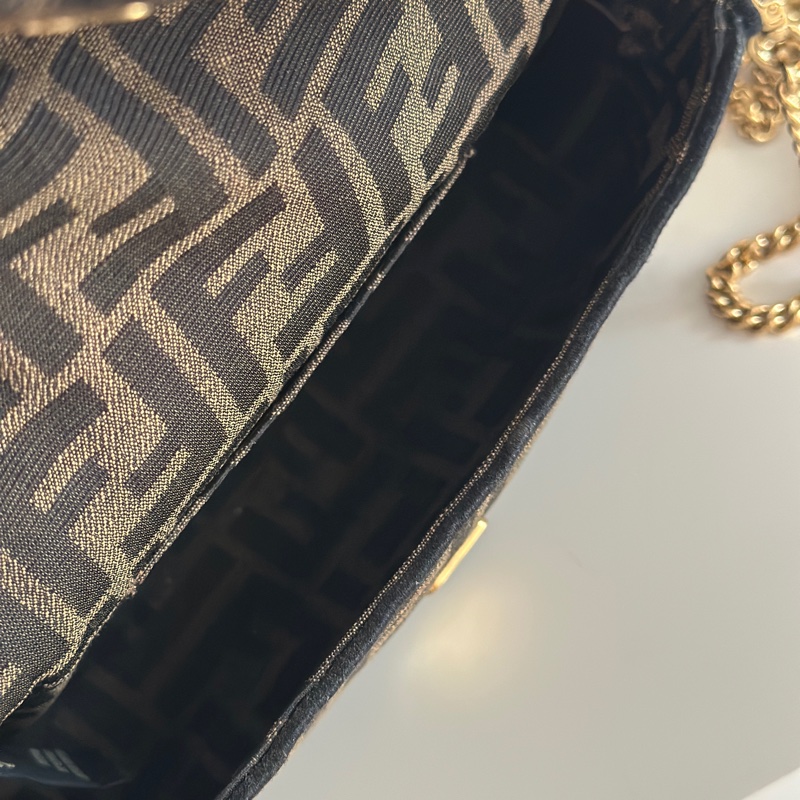 「🥖法棍包」 Fendi 迷你Baguette 棕色FF提花布料包款-18