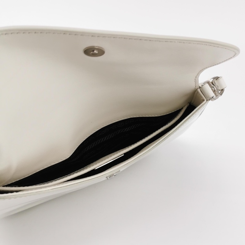 Prada cleo 光面牛皮 白色 肩背包-6