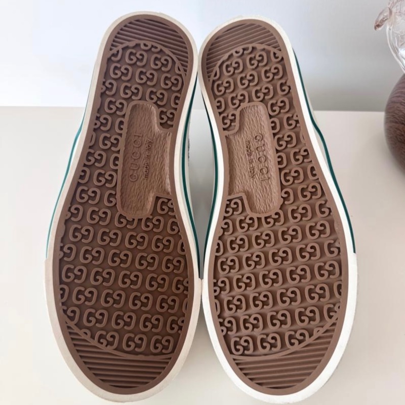 Gucci 1977亮片板鞋，36碼，銀色亮片設計，經典紅綠條紋，白色鞋底印滿GG標誌-14