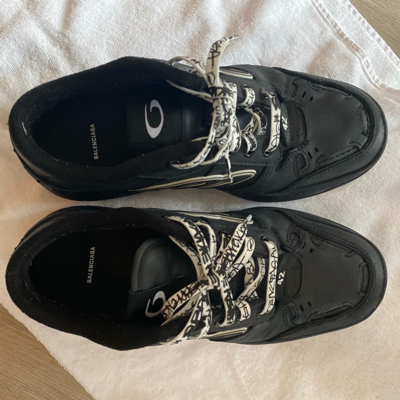 Balenciaga Hamptons Worn Out Sneaker-1