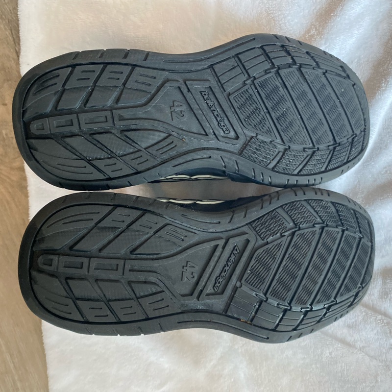 Balenciaga Hamptons Worn Out Sneaker-5