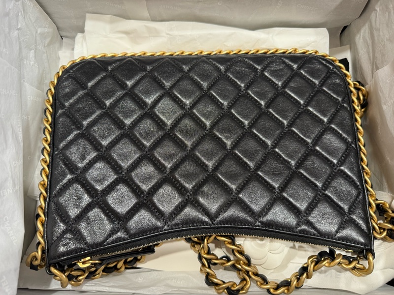 Chanel hobo 黑色羊皮菱格紋金鏈框-2