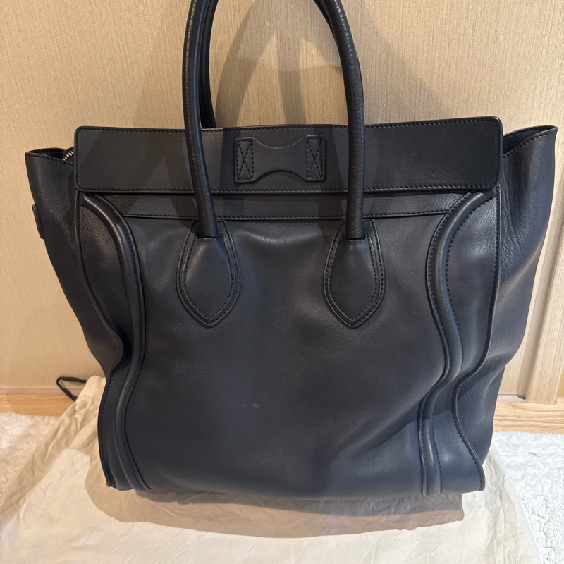 old céline luggage Medium 喜歡不一樣的人必蒐!稀有尺寸大包愛好者 絕版必收 笑臉包 囧包-11