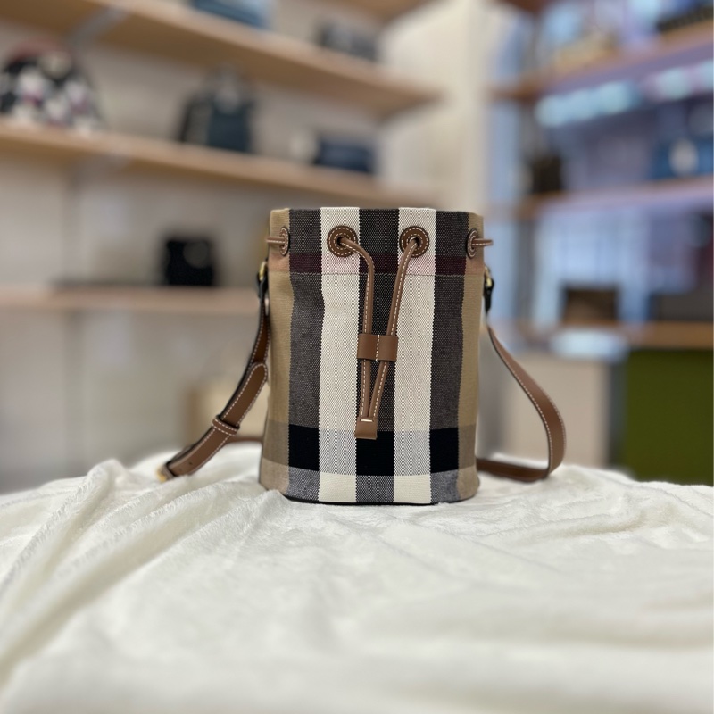 Burberry 經典格紋棉麻拼接牛皮水桶包 2024年-0