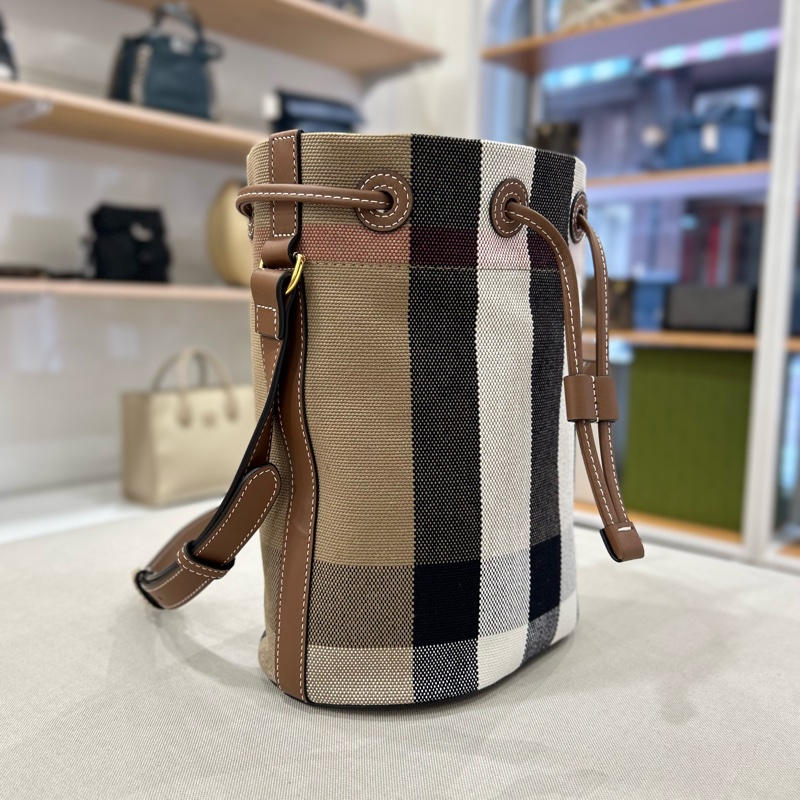Burberry 經典格紋棉麻拼接牛皮水桶包 2024年-2