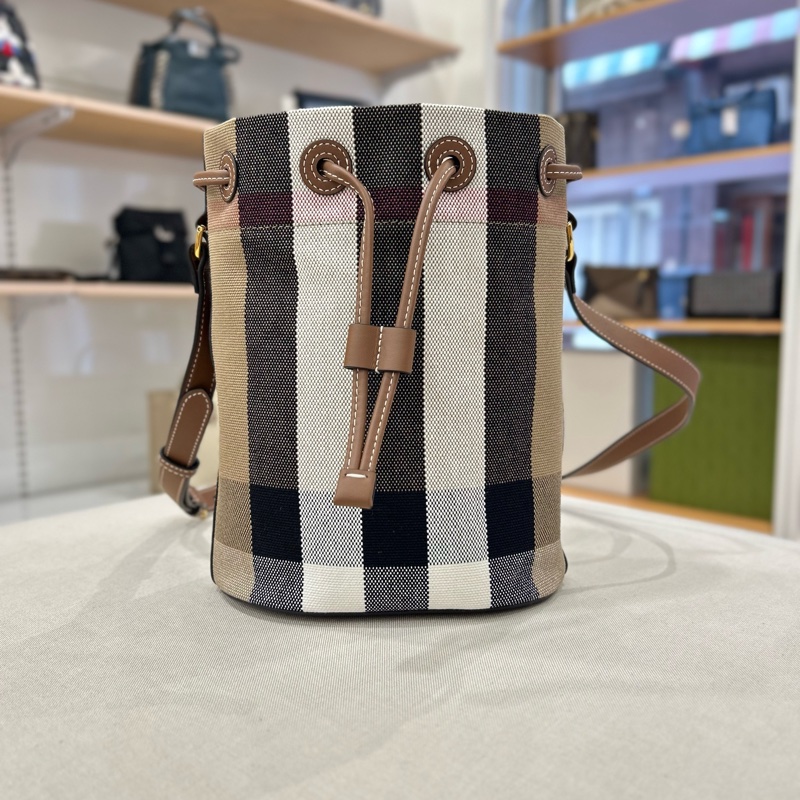 Burberry 經典格紋棉麻拼接牛皮水桶包 2024年-5