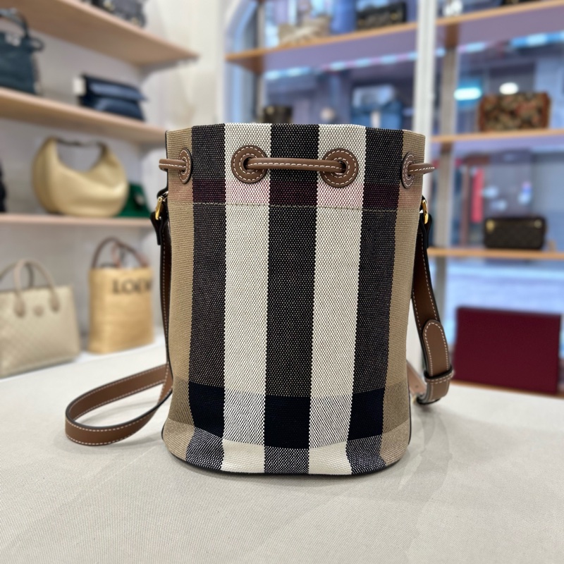 Burberry 經典格紋棉麻拼接牛皮水桶包 2024年-9