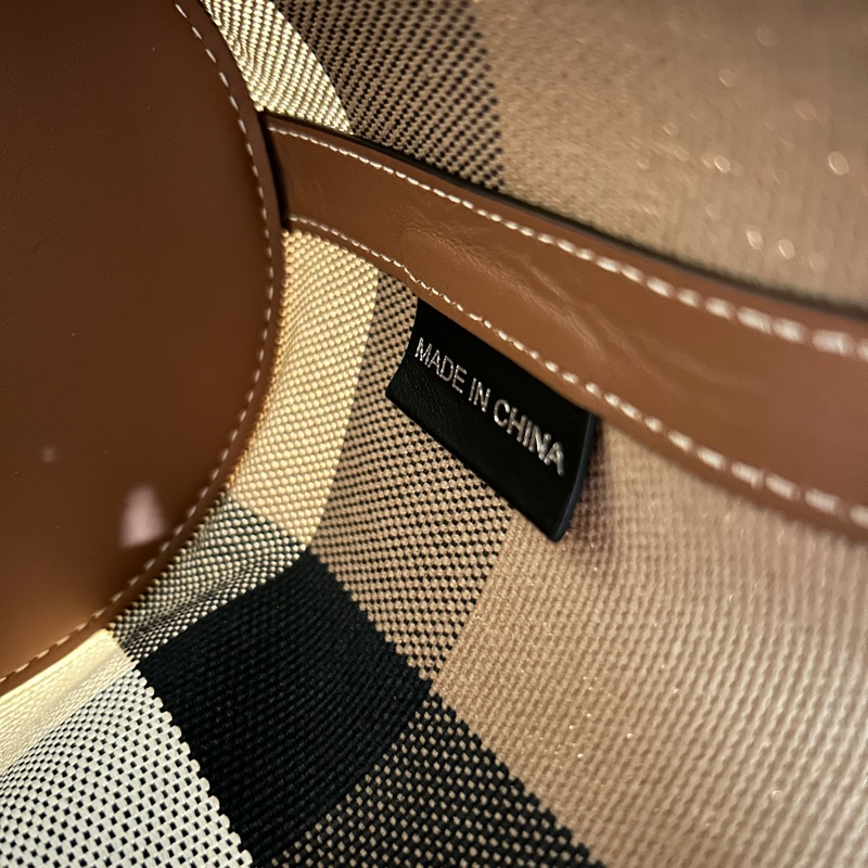 Burberry 經典格紋棉麻拼接牛皮水桶包 2024年-26