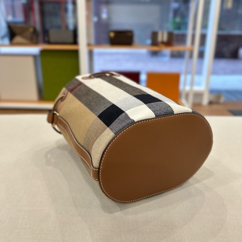 Burberry 經典格紋棉麻拼接牛皮水桶包 2024年-18