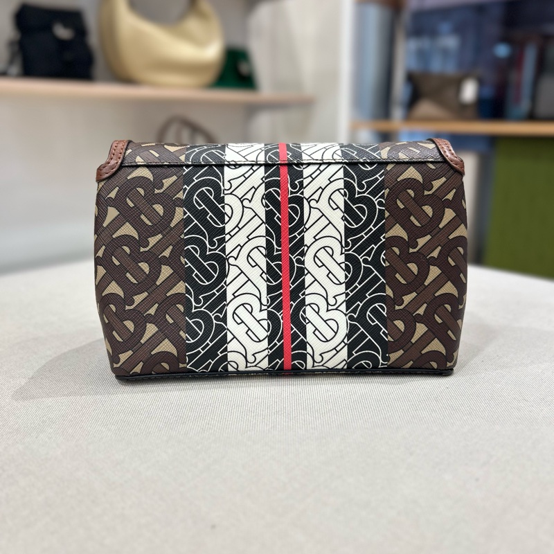 Burberry TB 字母老花風琴斜背包 掀蓋-12