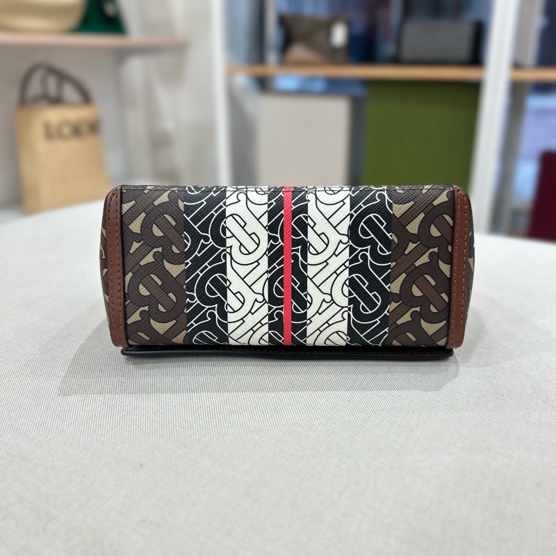 Burberry TB 字母老花風琴斜背包 掀蓋-20