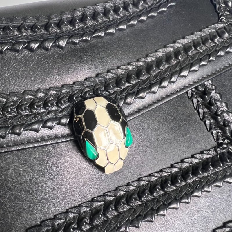 BVLGARI 黑編織邊蛇頭包-9
