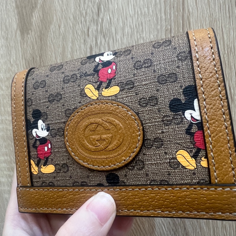 Gucci 咖PVC米奇拼牛皮金釦mini短夾-1
