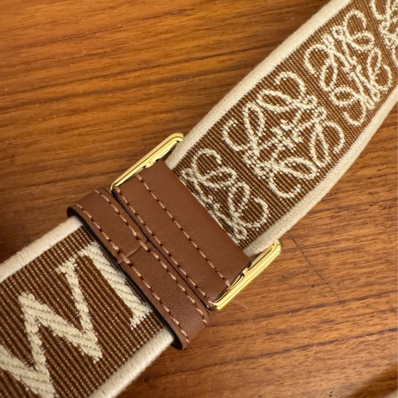 Loewe棕色白logo寬背帶-2