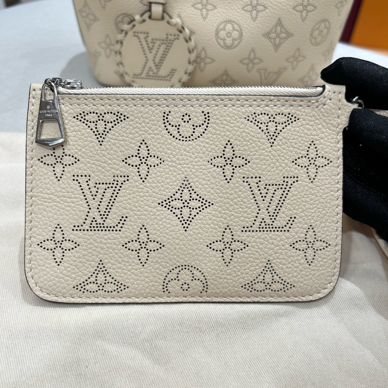 LV Blossom PM 皮革鏤空雕花 Mahina-2