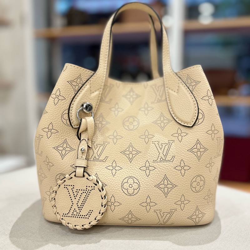 LV Blossom PM 皮革鏤空雕花 Mahina-5