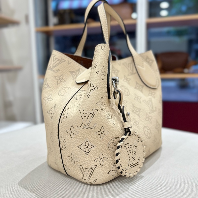 LV Blossom PM 皮革鏤空雕花 Mahina-6