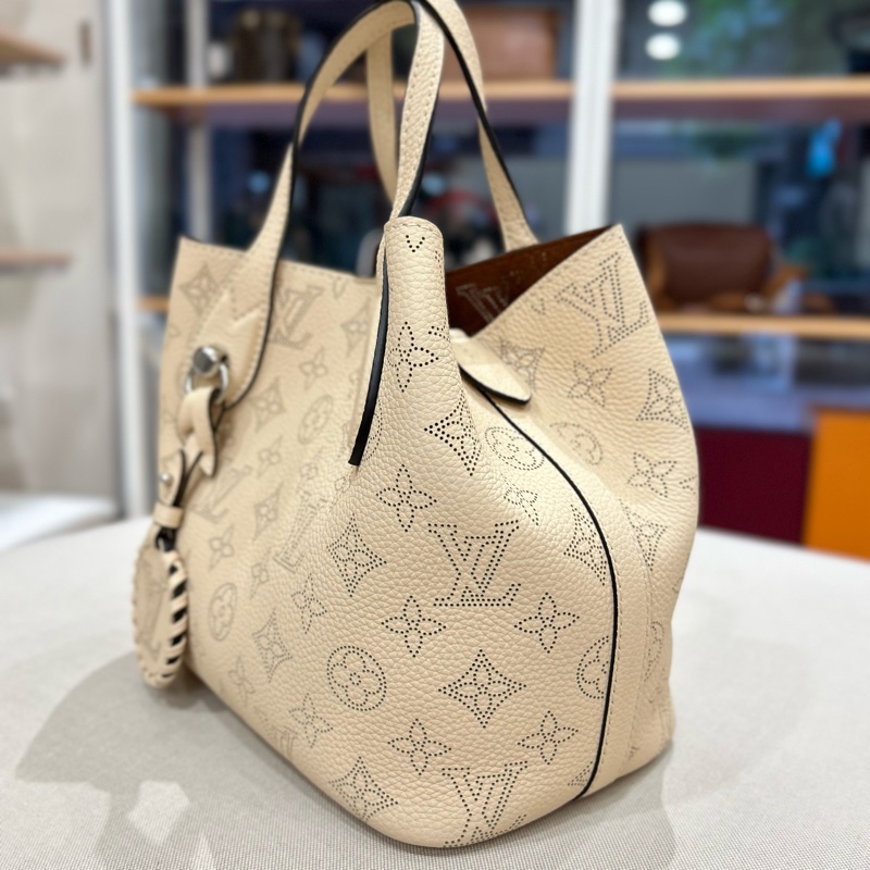 LV Blossom PM 皮革鏤空雕花 Mahina-7