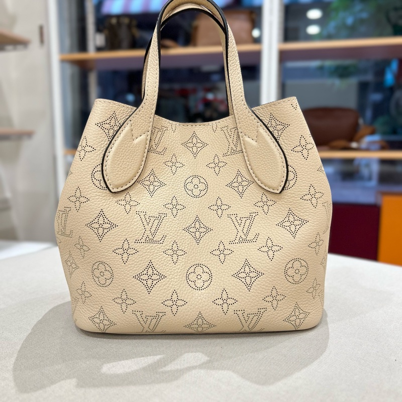 LV Blossom PM 皮革鏤空雕花 Mahina-8