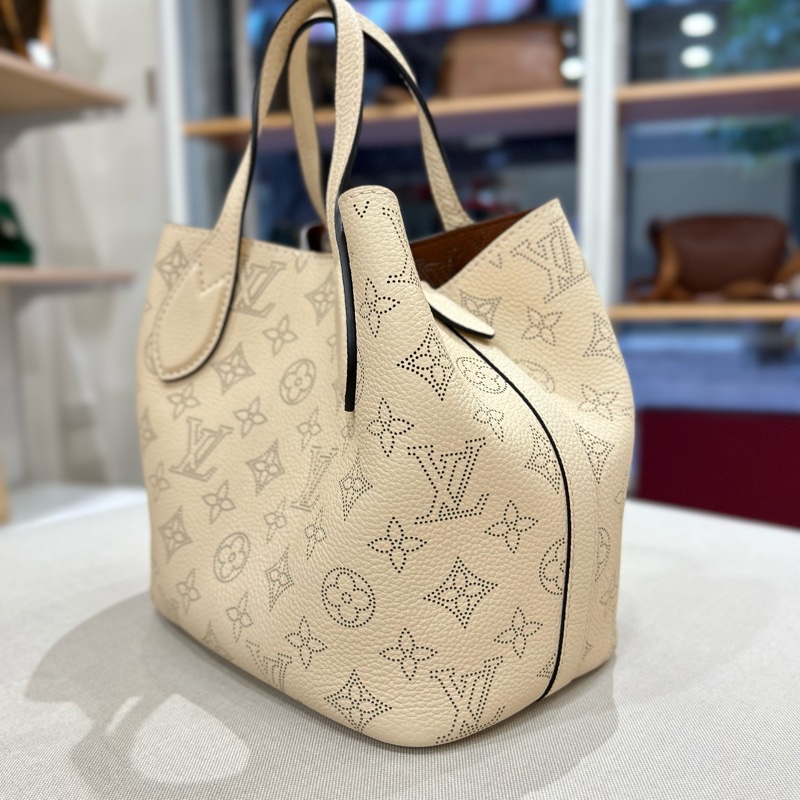 LV Blossom PM 皮革鏤空雕花 Mahina-9