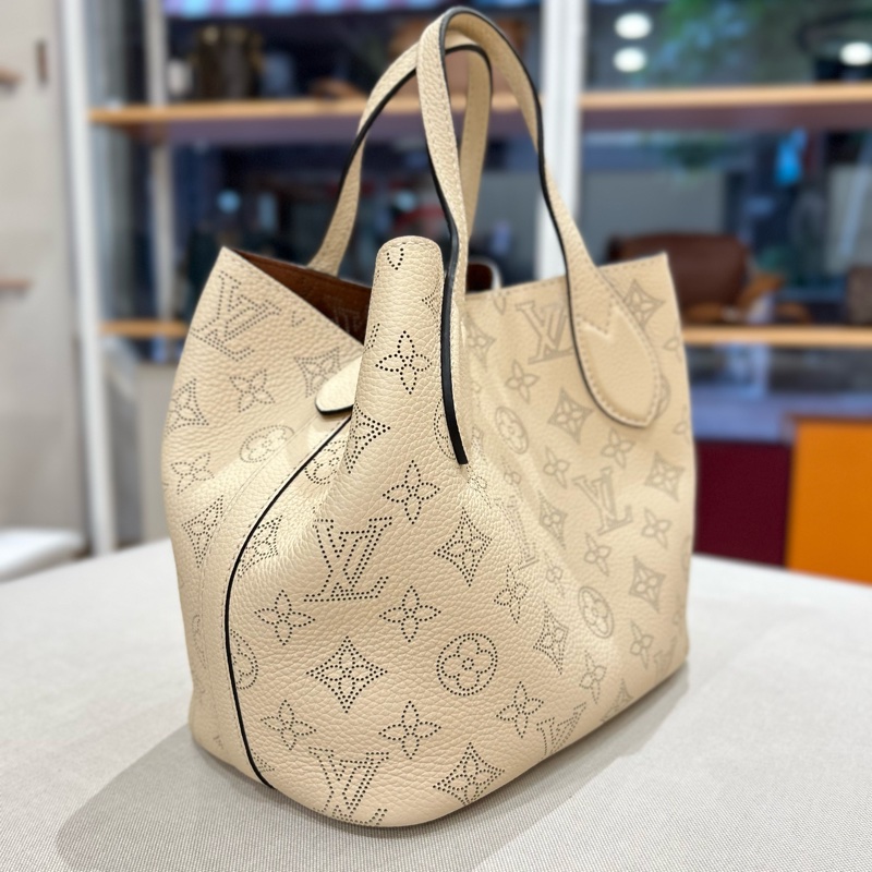 LV Blossom PM 皮革鏤空雕花 Mahina-10
