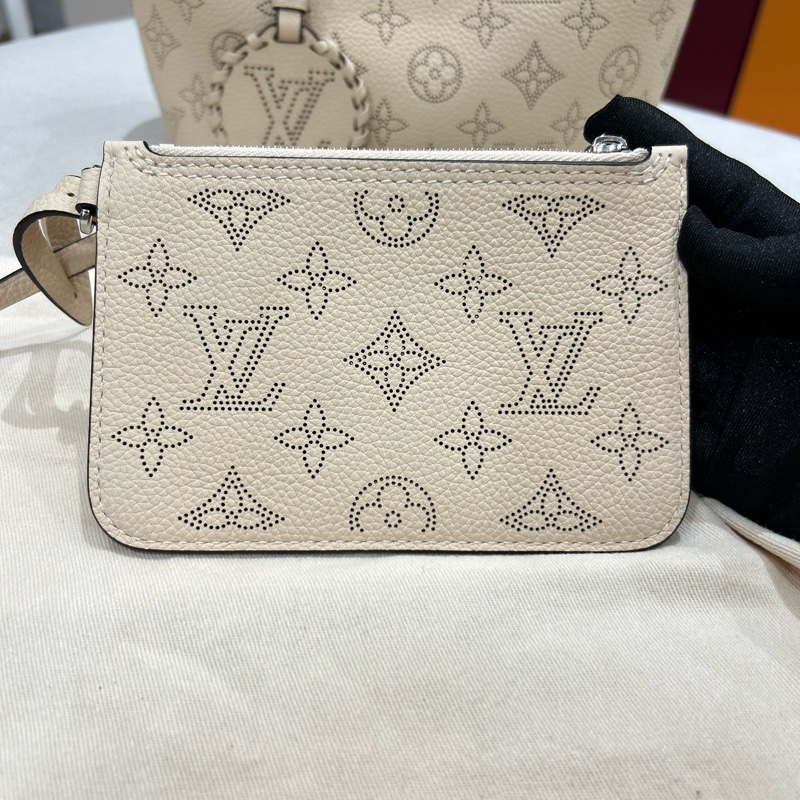 LV Blossom PM 皮革鏤空雕花 Mahina-23