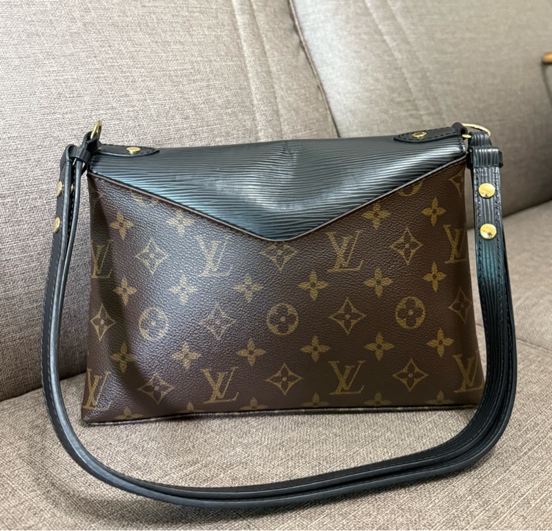 LOUIS VUITTON Monogram/Epi Saint Michel金扣肩背袋M44030-6