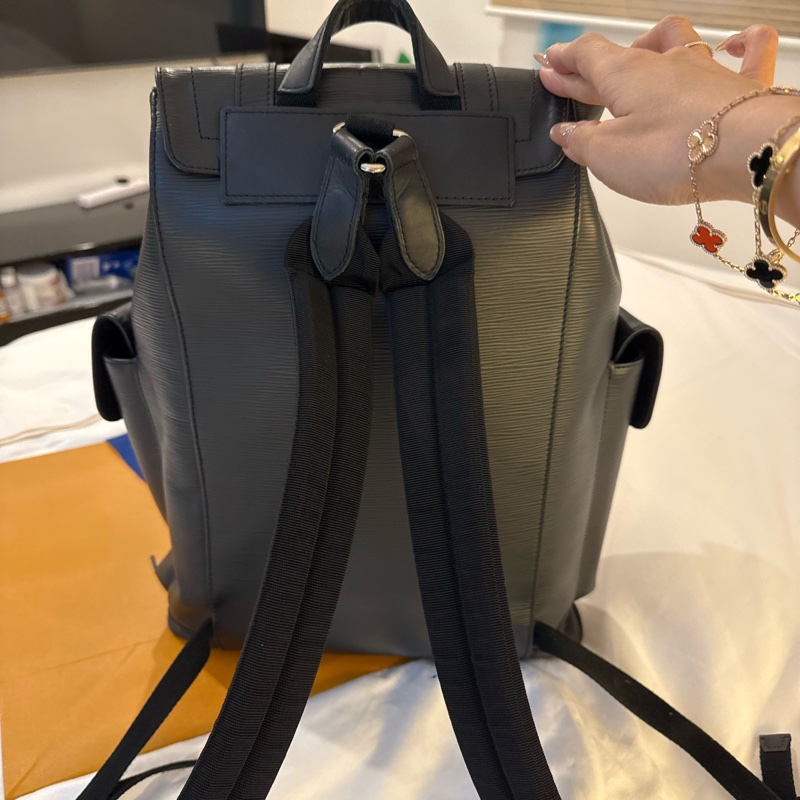 Lv 水波紋黑色男生後背包-1