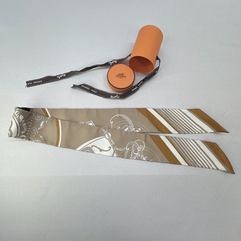 HERMES 全新Twilly棕色馬車絲巾-1