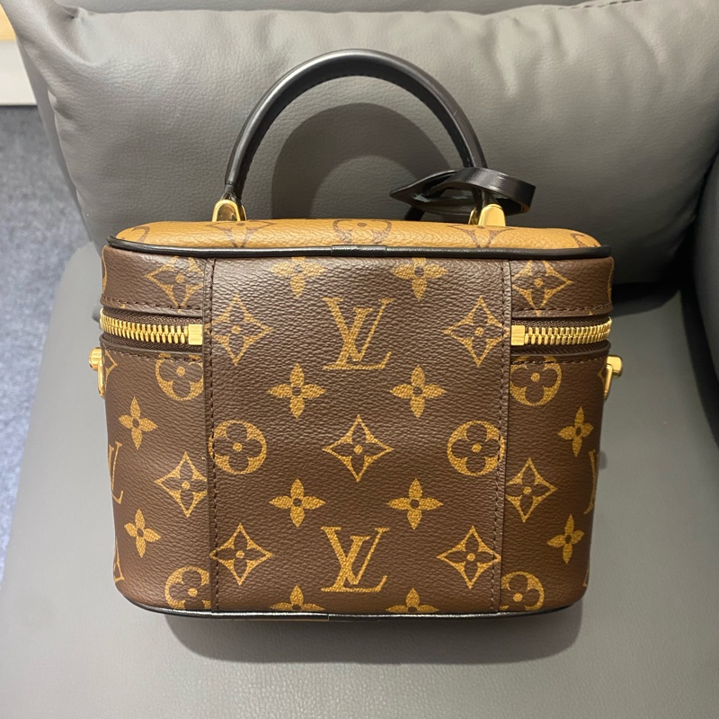 Vanity PM 洗漱方包-8