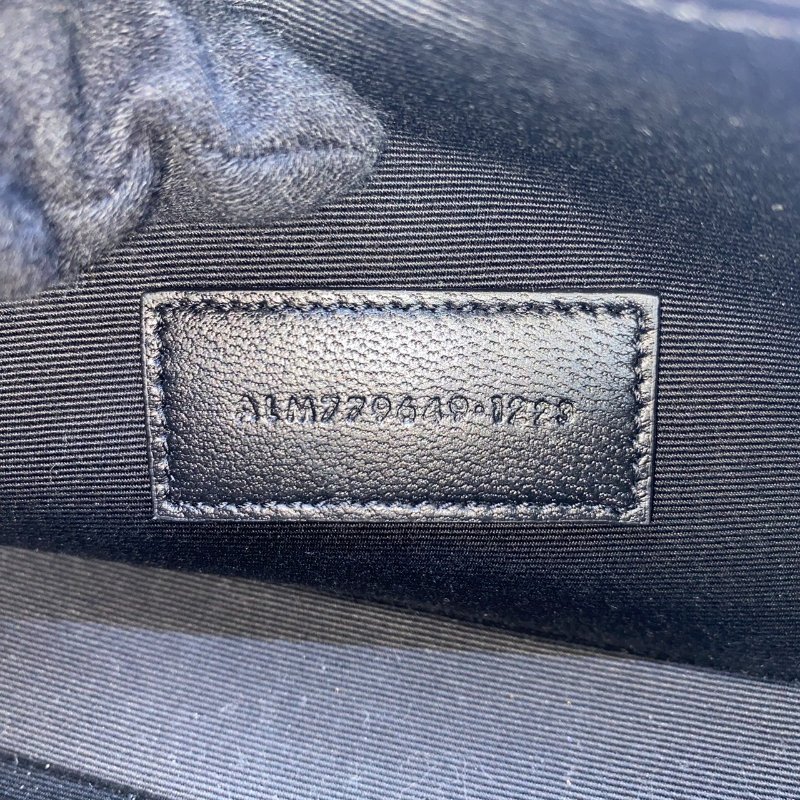 YSL Cassandra冰格漆皮手拿包-9