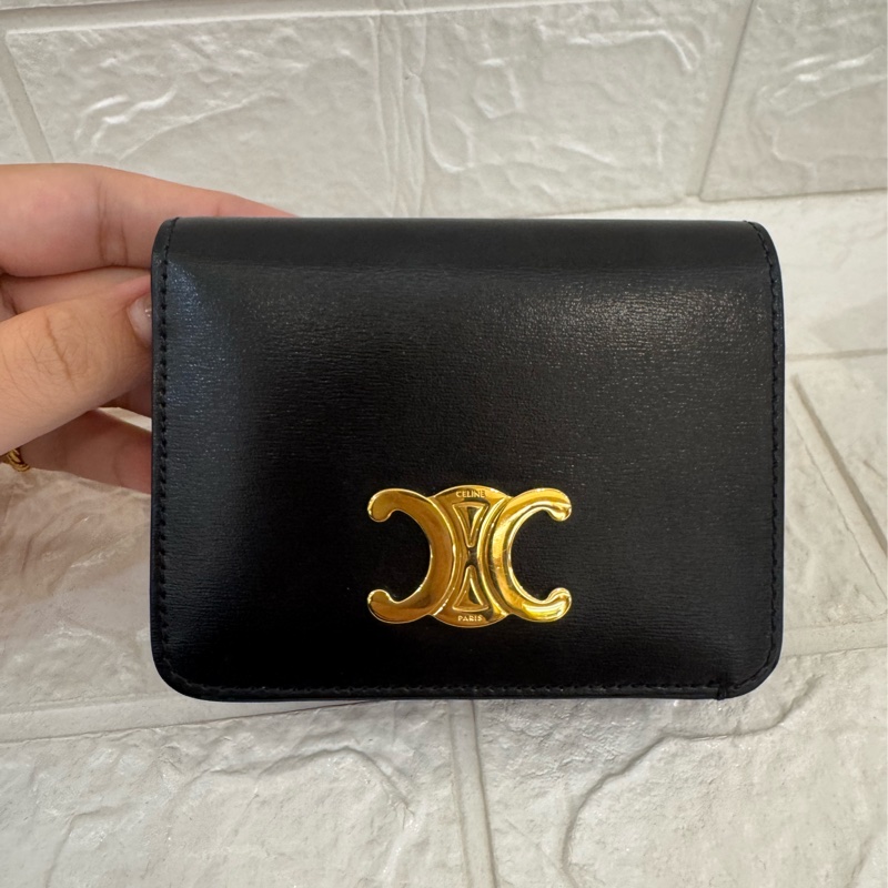 Celine黑色金凱旋門釦式短夾-1