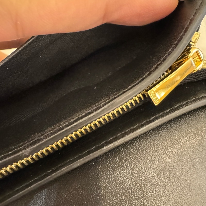 Celine黑色金凱旋門釦式短夾-32