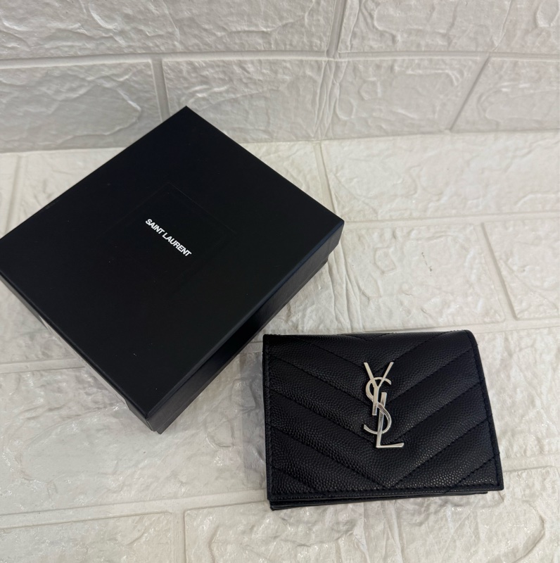 YSL黑色山型紋銀logo釦式短夾-0