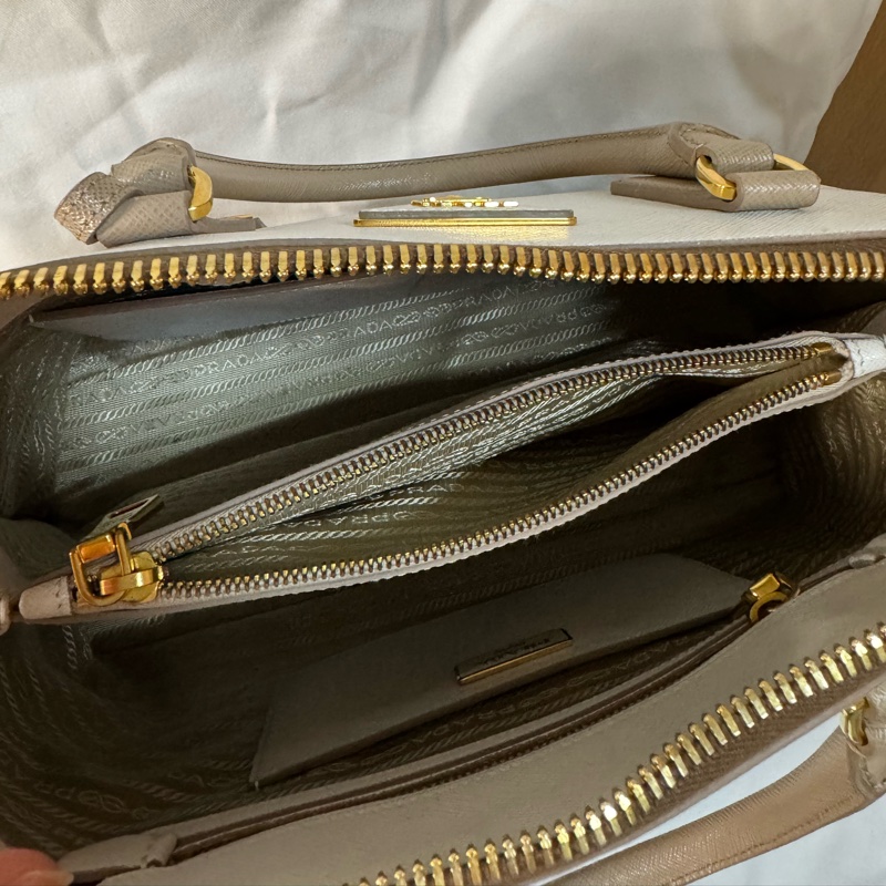 Prada Saffiano防刮牛皮氣質奶茶色🤎附保卡🉑議價-3