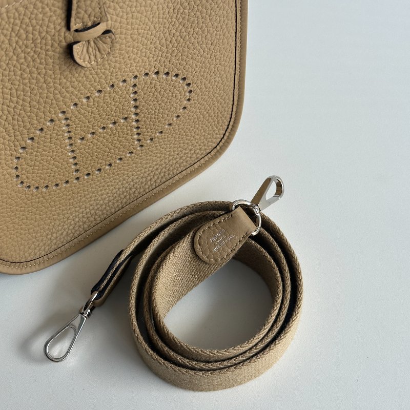 閒置新✨ Hermès 愛馬仕 Evelyne Mini 馬爾法米銀釦 二代-17