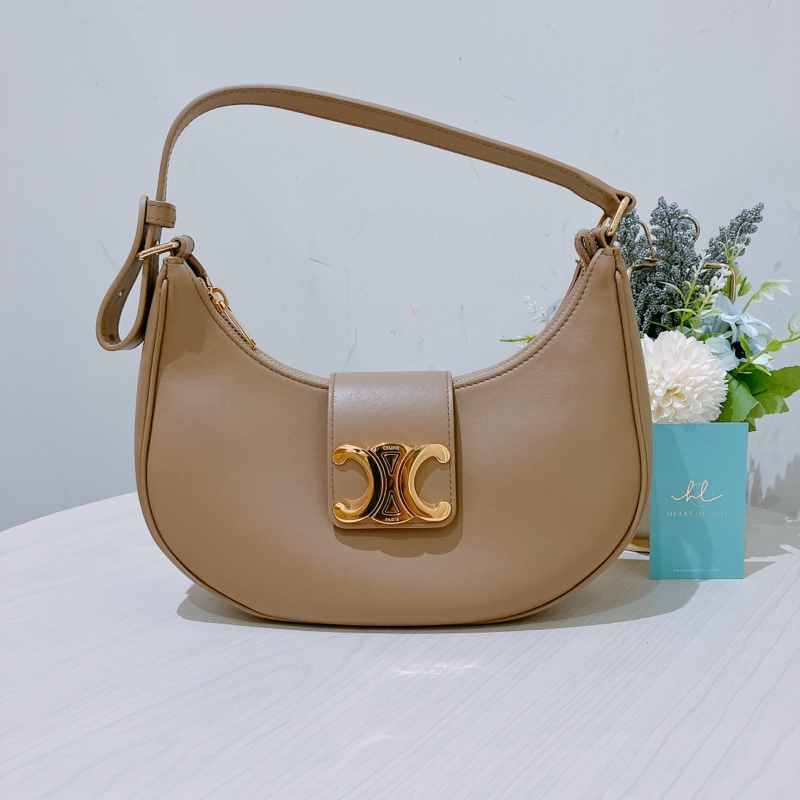 TK1813 塞琳 半月 凱旋門 中號 腋下包 奶茶 光滑牛皮 Celine Ava Triomphe Bag Medium-0