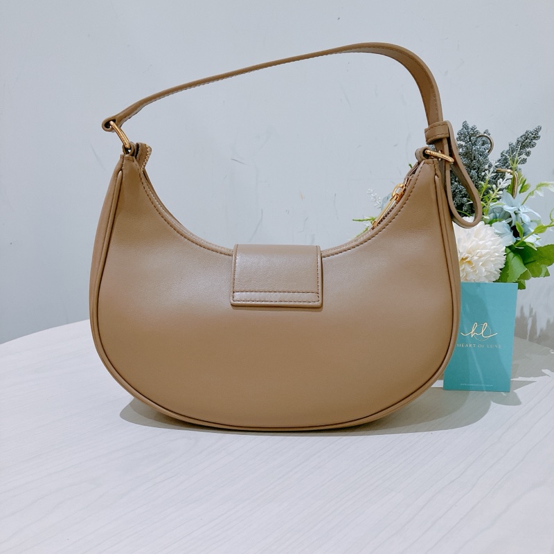 TK1813 塞琳 半月 凱旋門 中號 腋下包 奶茶 光滑牛皮 Celine Ava Triomphe Bag Medium-1