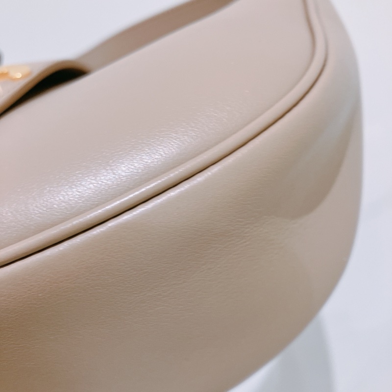 TK1813 塞琳 半月 凱旋門 中號 腋下包 奶茶 光滑牛皮 Celine Ava Triomphe Bag Medium-7