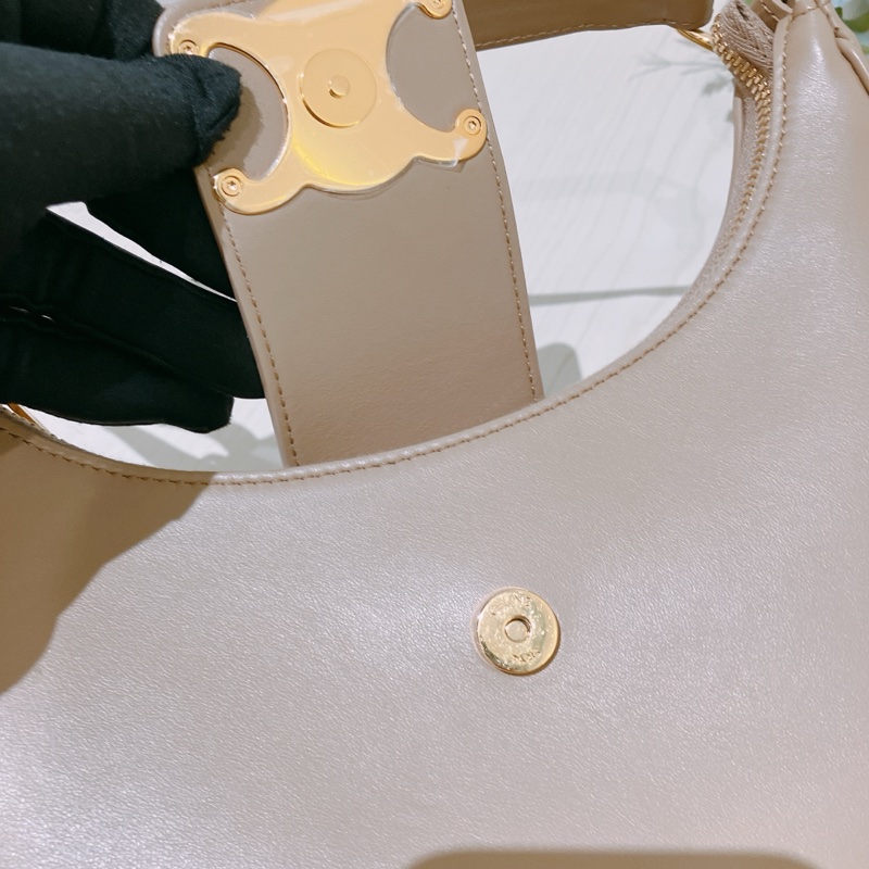 TK1813 塞琳 半月 凱旋門 中號 腋下包 奶茶 光滑牛皮 Celine Ava Triomphe Bag Medium-13
