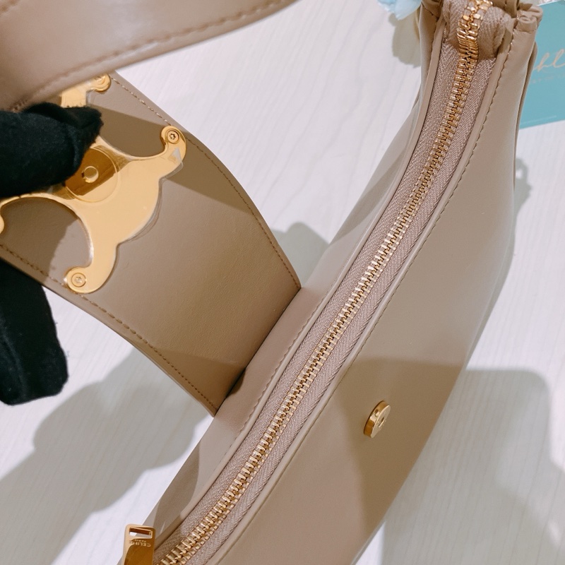 TK1813 塞琳 半月 凱旋門 中號 腋下包 奶茶 光滑牛皮 Celine Ava Triomphe Bag Medium-14