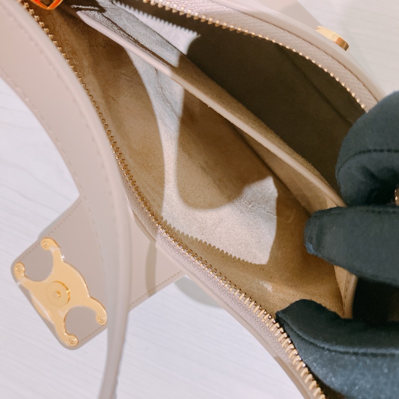 TK1813 塞琳 半月 凱旋門 中號 腋下包 奶茶 光滑牛皮 Celine Ava Triomphe Bag Medium-17