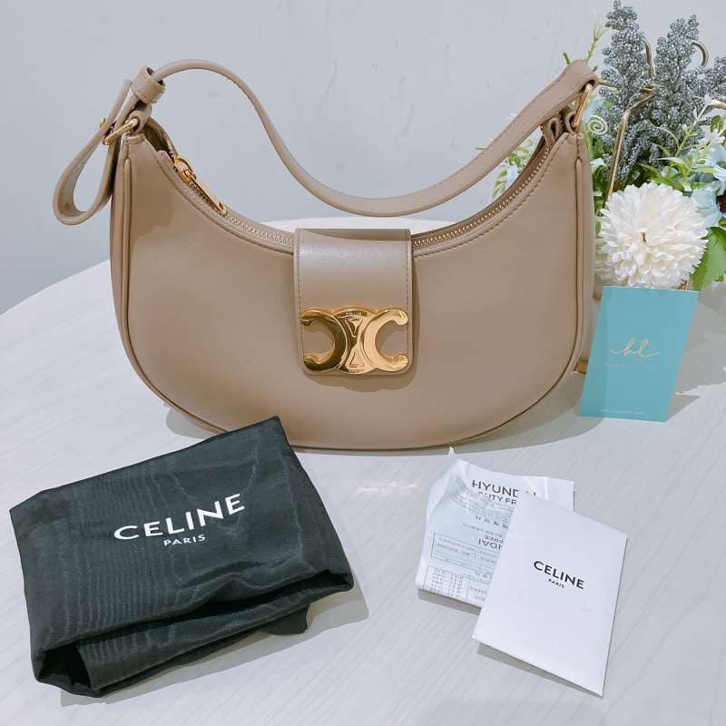 TK1813 塞琳 半月 凱旋門 中號 腋下包 奶茶 光滑牛皮 Celine Ava Triomphe Bag Medium-18