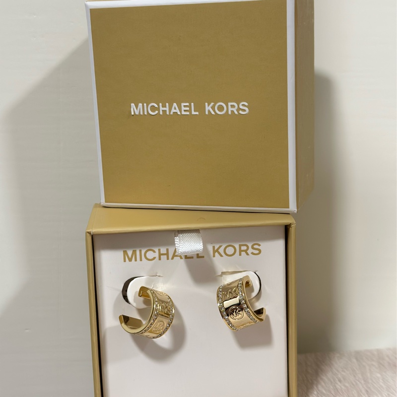 Michael Kors 鍍金水晶鑲嵌標誌開口耳環-0