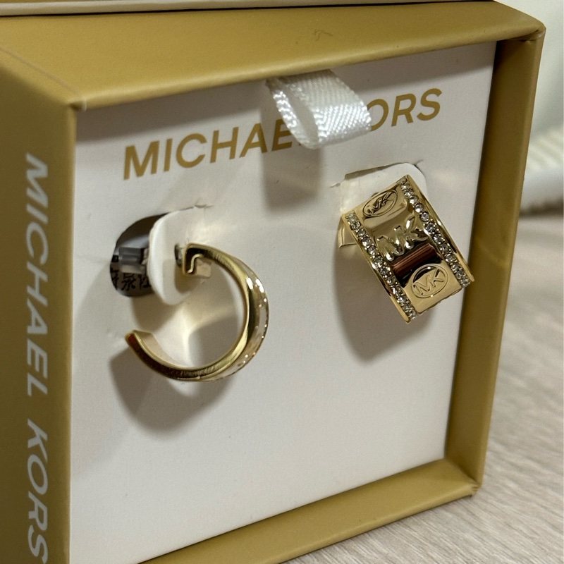 Michael Kors 鍍金水晶鑲嵌標誌開口耳環-2