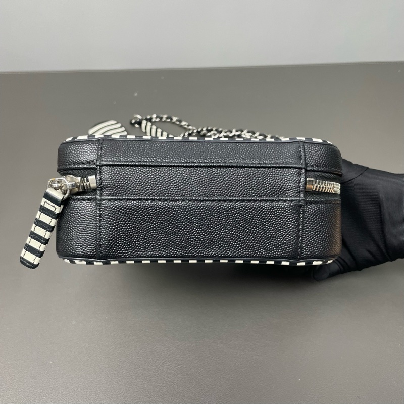Chanel 條紋相機包 27開 尺寸約16*12*7 附件:塵袋 鑰匙 鎖 皮牌。-7