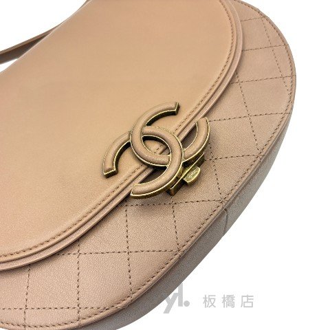 Chanel Coco Curve泰奶色羊皮金扣下蓋手提肩背包A93461-6