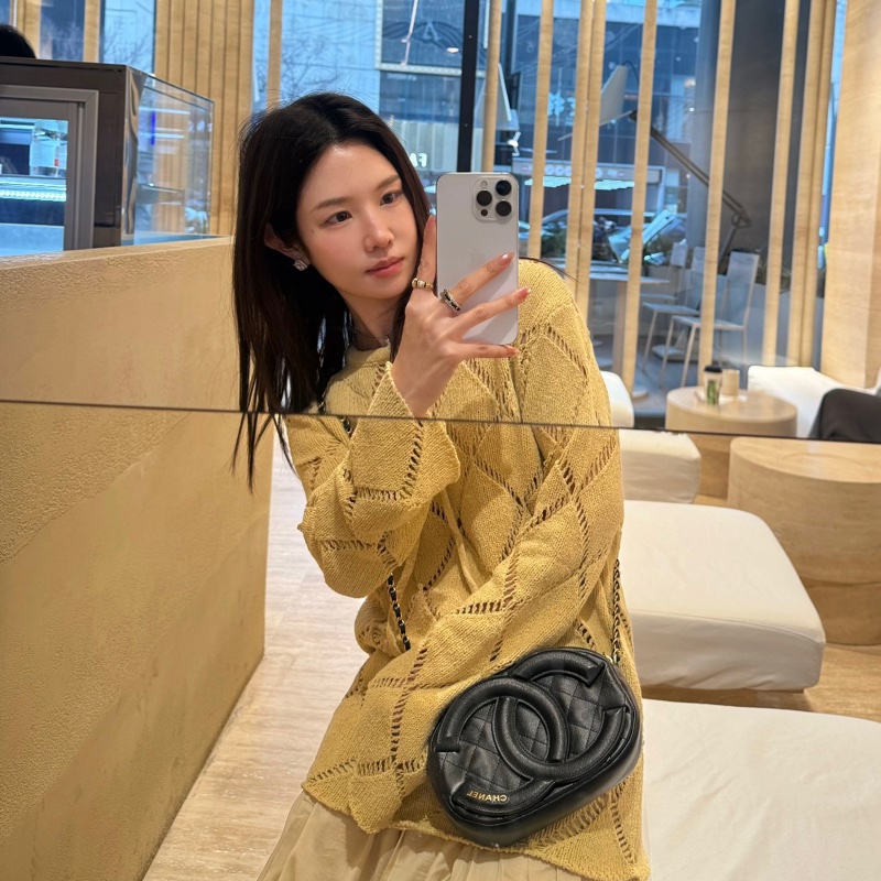 Chanel 黑金牛皮 限量秀款 雙C大logo 29開 尺寸約20x13-1